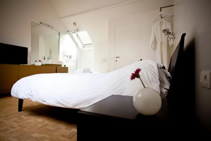 B&B Yellow Submarine Antwerpen 5*,